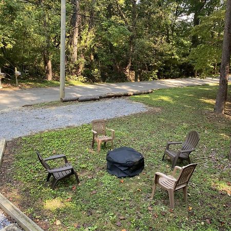 Tranquil Valley Retreat Cabin Сивиървил Екстериор снимка