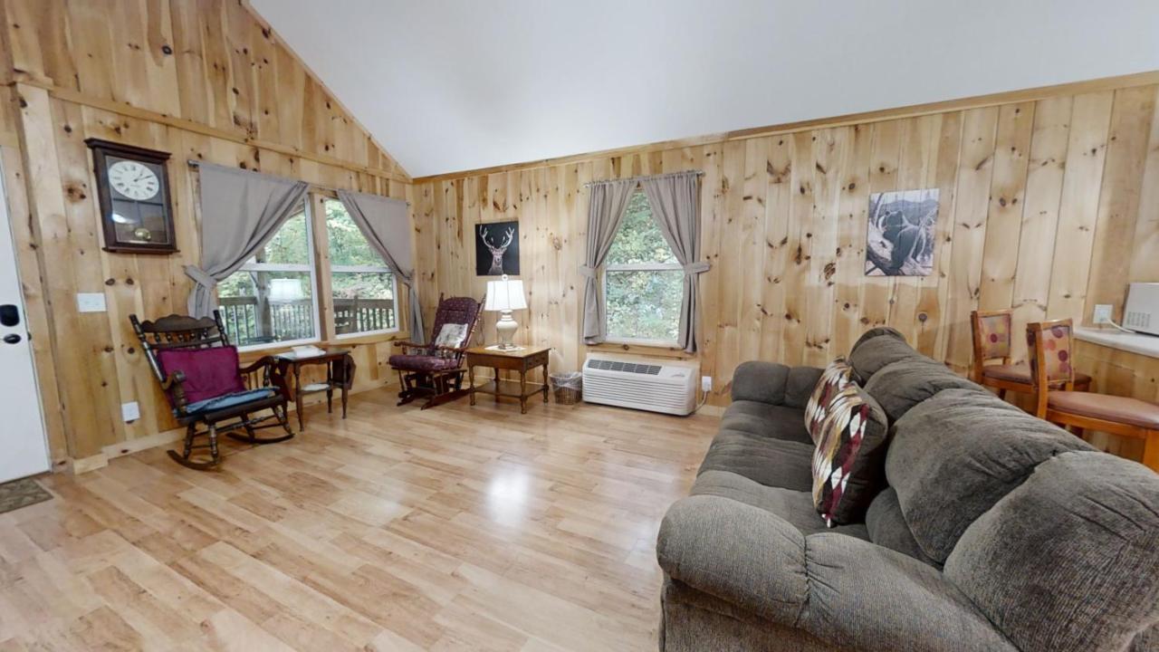 Tranquil Valley Retreat Cabin Сивиървил Екстериор снимка